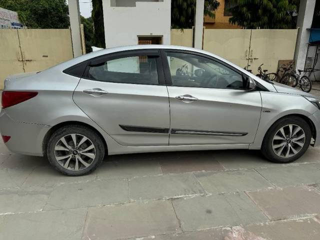 https://images10.gaadi.com/usedcar_image/4177096/original/processed_185ea921-c6a8-4911-93a3-04e0593f79bb.jpg?imwidth=6401