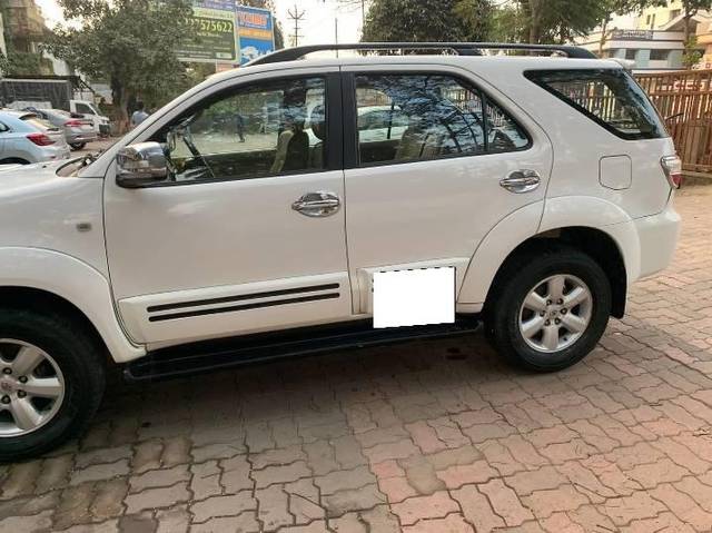 https://images10.gaadi.com/usedcar_image/4177211/original/processed_5135787f-d008-4be6-a092-cd6653fd2ade.jpg?imwidth=6402