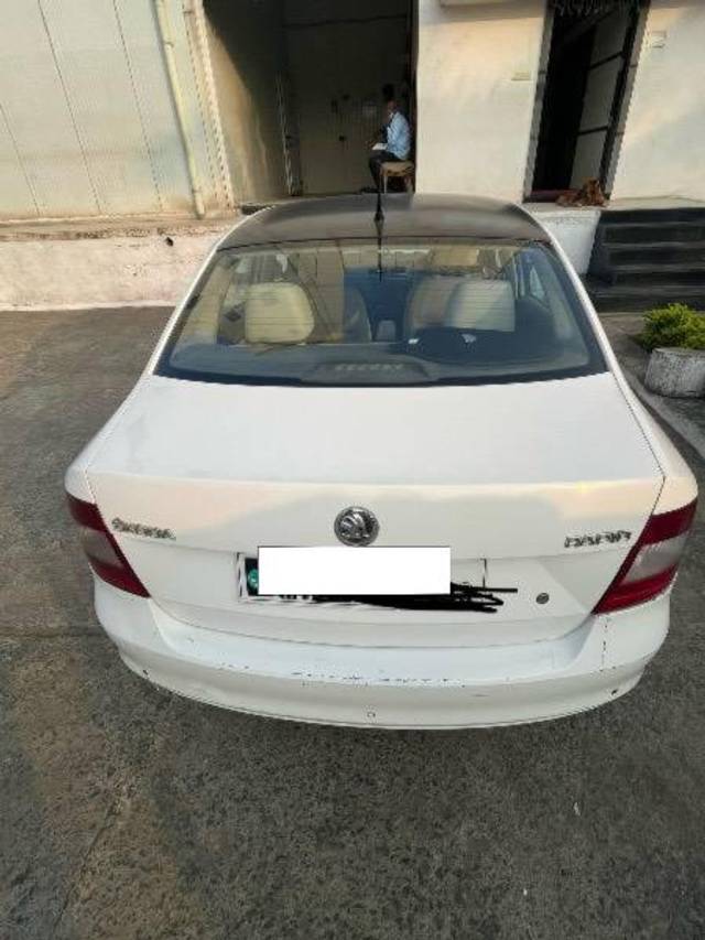 https://images10.gaadi.com/usedcar_image/4177260/original/processed_906c07e2-3144-4518-a010-4b41dc993c73.jpeg?imwidth=6401