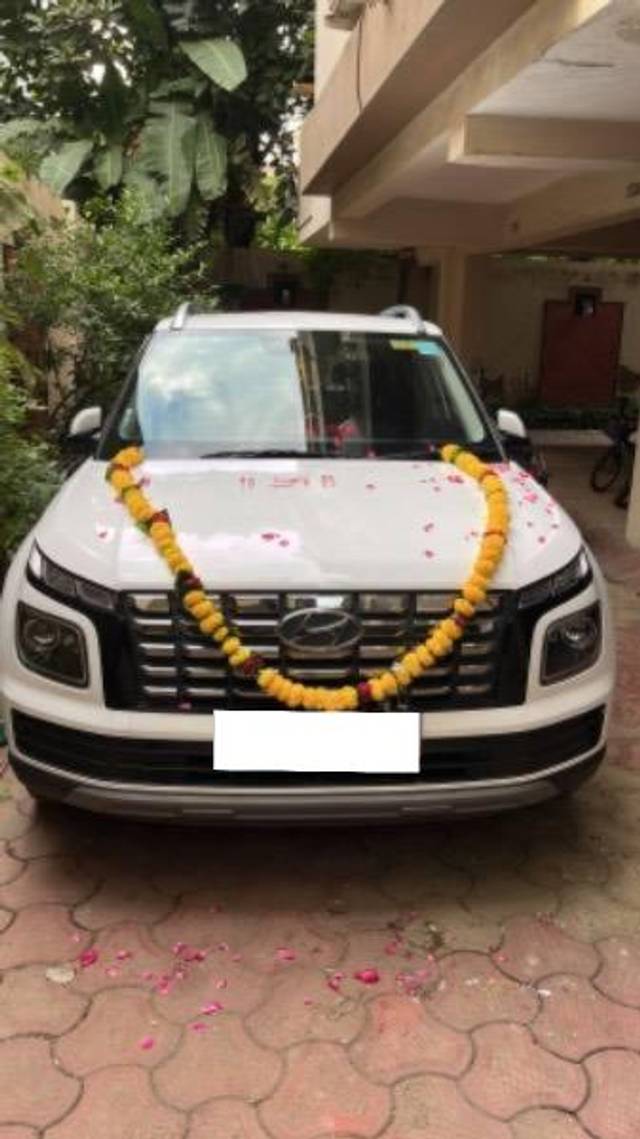 https://images10.gaadi.com/usedcar_image/4177263/original/processed_aedfbebf-3ea2-4157-b45e-547699d06a4c.jpg?imwidth=6400