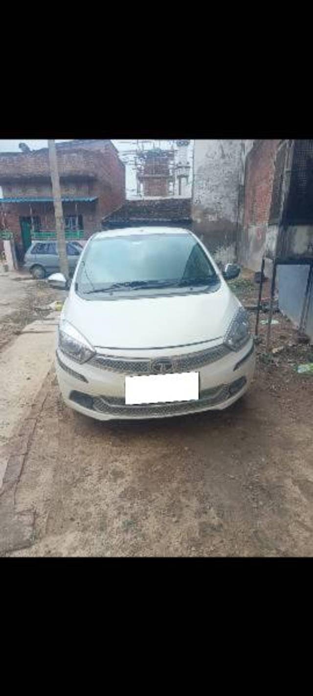 https://images10.gaadi.com/usedcar_image/4177275/original/processed_b11ede55-f3c5-42b6-9315-67c52071a5bc.jpg?imwidth=6400