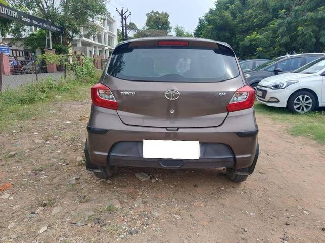 https://images10.gaadi.com/usedcar_image/4177297/original/processed_ae3719b9b55ec1a90c367ac046c6cda7.jpeg?imwidth=6402