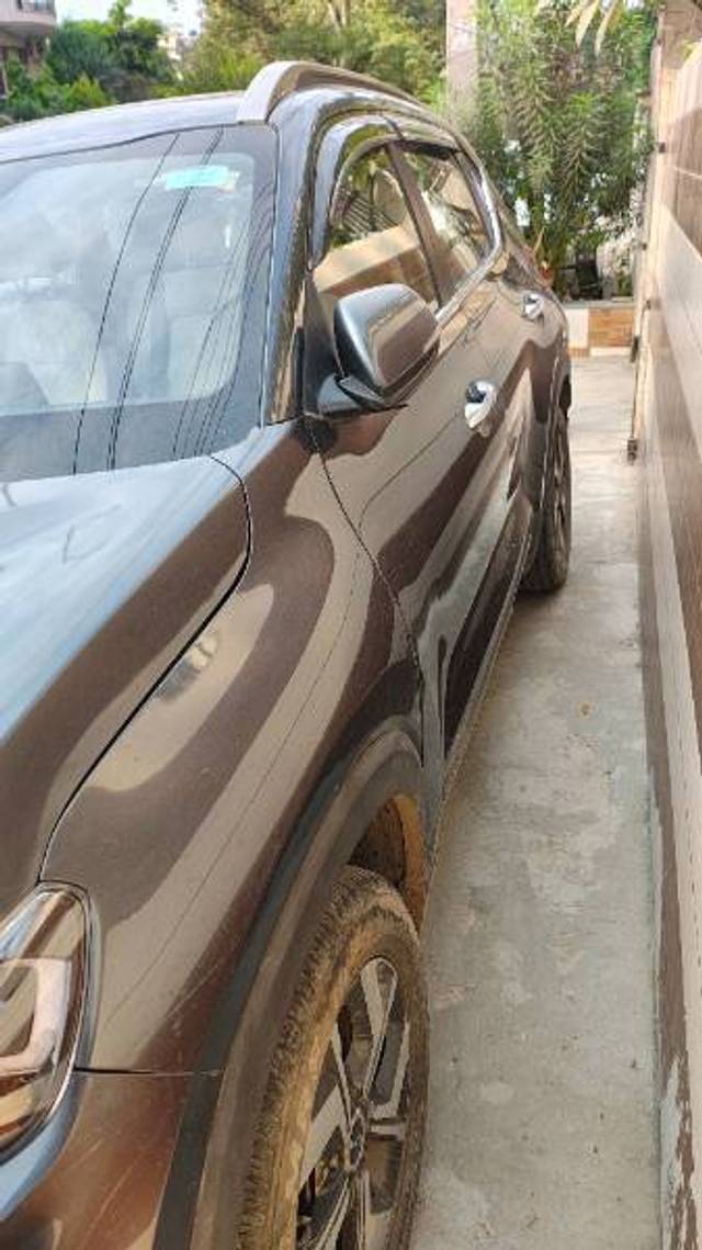 https://images10.gaadi.com/usedcar_image/4177318/original/7fd2ea0a880a6fd9e530b5b7cbe778cc.jpg?imwidth=6402