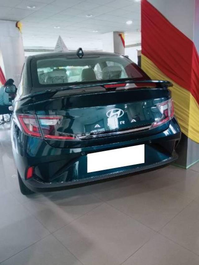 https://images10.gaadi.com/usedcar_image/4177378/original/processed_02ee5d21-c110-4ca4-9b6e-1a626d5c582b.jpg?imwidth=6401