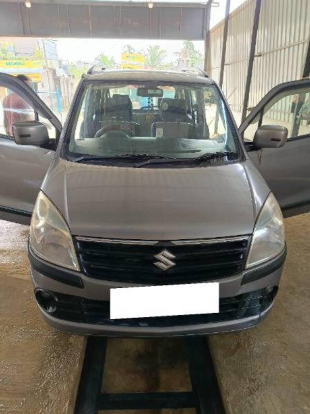 https://images10.gaadi.com/usedcar_image/4177389/original/processed_0564db9b-381b-4245-b5d5-56818369d6b1.jpg?imwidth=6400