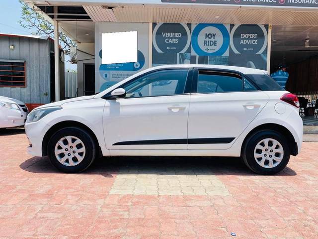 https://images10.gaadi.com/usedcar_image/4177402/original/processed_024ef6aeaadf56cba98d33740db60ffb.jpg?imwidth=6402