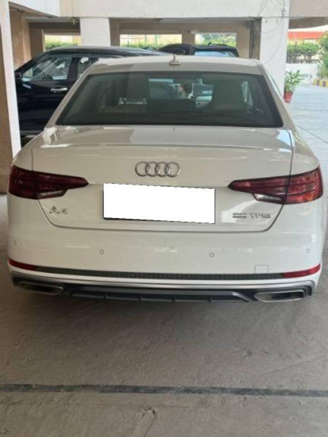 https://images10.gaadi.com/usedcar_image/4177406/original/processed_0f1dcb41-16b1-4086-8660-a9f424eabdc9.jpg?imwidth=6401