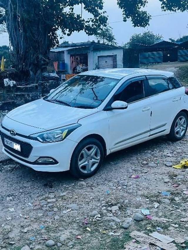 https://images10.gaadi.com/usedcar_image/4177436/original/processed_5e7cf2fd-6197-4cea-80f7-801e99909eb0.jpeg?imwidth=6400