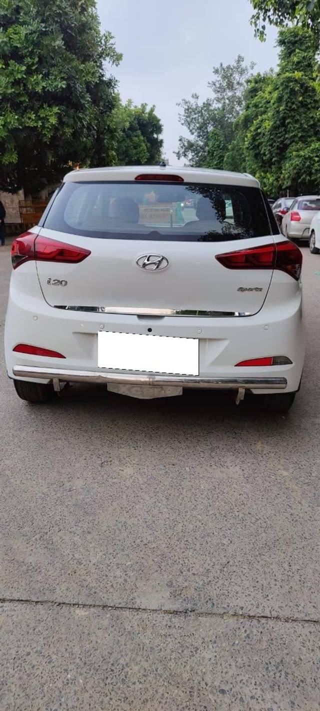 https://images10.gaadi.com/usedcar_image/4177524/original/processed_16ce1862147728816ac4b226cecb926f.jpg?imwidth=6402