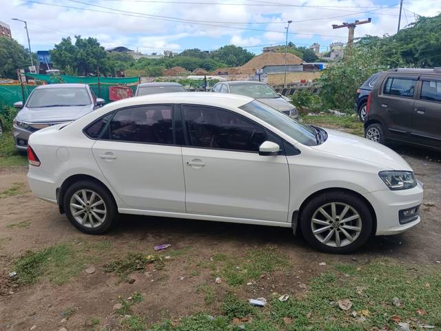 https://images10.gaadi.com/usedcar_image/4177551/original/e8c55617ef2ef26d56c36eafad780997.jpg?imwidth=6401