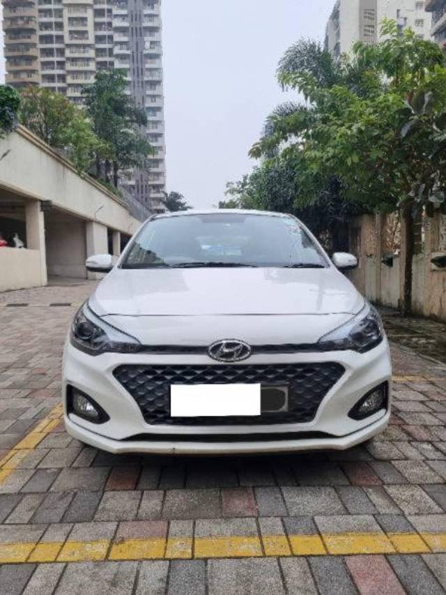 https://images10.gaadi.com/usedcar_image/4177575/original/processed_209ea61b-8302-45fe-8d61-6f77cda728b0.jpg?imwidth=6400