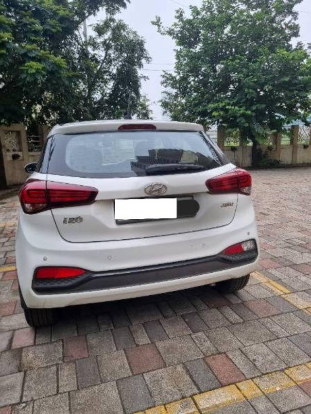 https://images10.gaadi.com/usedcar_image/4177575/original/processed_2a0c6332-e0b4-4283-8a53-440e021fcc1c.jpg?imwidth=6401