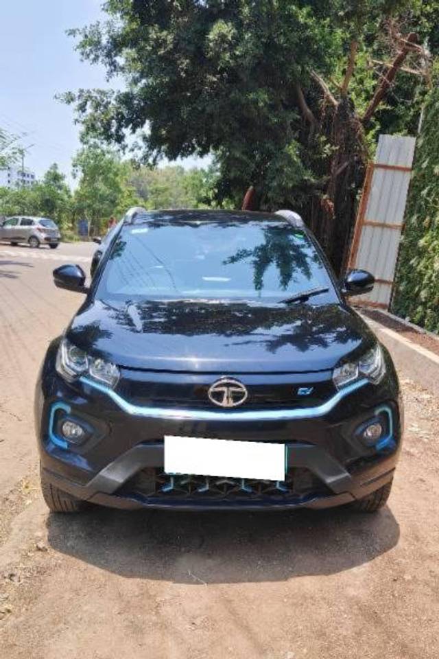 https://images10.gaadi.com/usedcar_image/4177599/original/processed_fa7cd6e7-f098-4c22-8f1a-3784c2c3bb9d.jpg?imwidth=6401