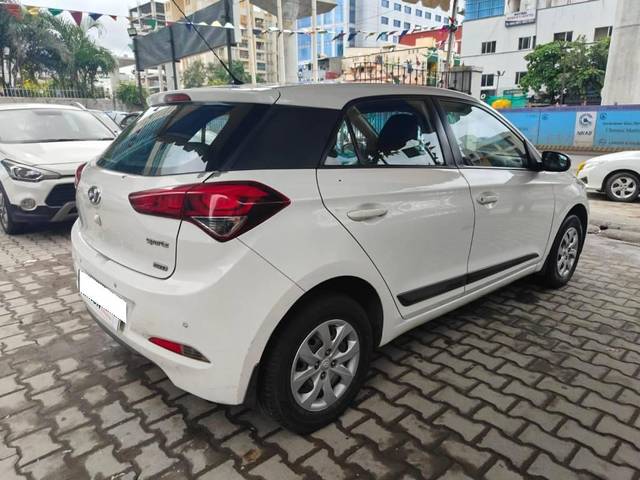 https://images10.gaadi.com/usedcar_image/4177633/original/processed_bd626bd14ec2421baaf6bd21239b4aa5.jpeg?imwidth=6402