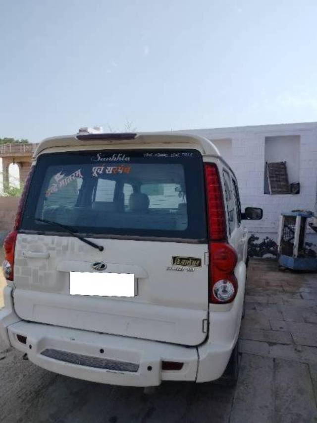 https://images10.gaadi.com/usedcar_image/4177811/original/processed_95426ee0-5a33-464e-8ce5-9acc6feac92d.jpg?imwidth=6401