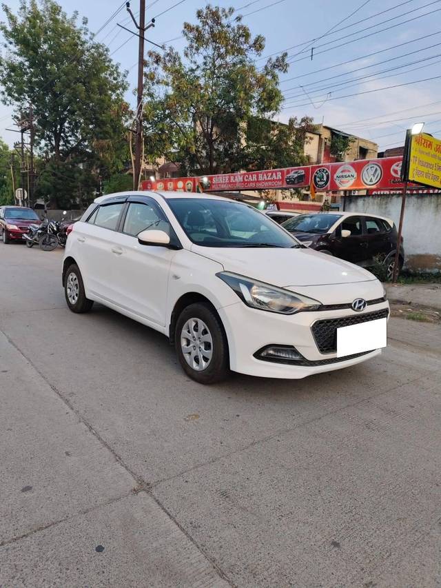 https://images10.gaadi.com/usedcar_image/4177894/original/processed_0ccc803ff55d3d146a07ee56a470a10d.jpg?imwidth=6400