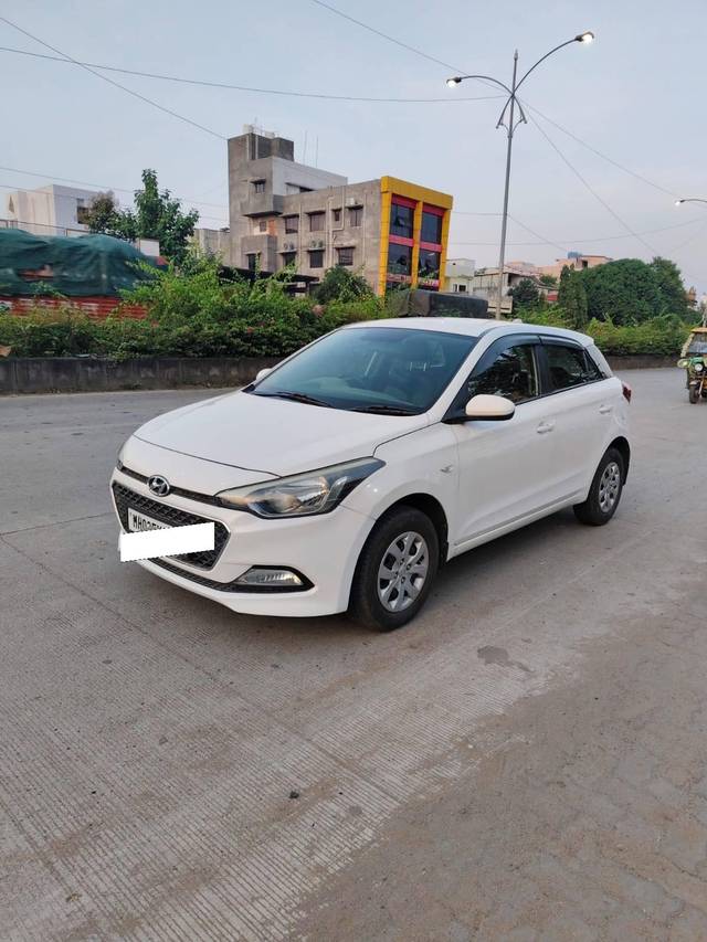 https://images10.gaadi.com/usedcar_image/4177894/original/processed_72cac9235598a2565d4512eb53fd5c57.jpg?imwidth=6402