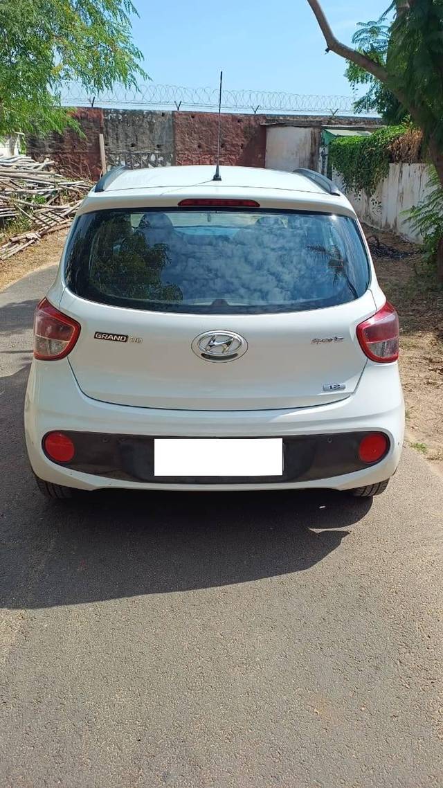 https://images10.gaadi.com/usedcar_image/4177926/original/processed_56a36aa770c71263e9e91f2aaa3c6a13.jpg?imwidth=6401