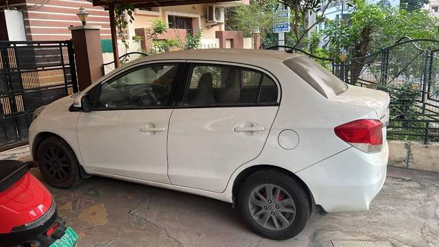 https://images10.gaadi.com/usedcar_image/4178064/original/processed_ec7e67b9-4576-44fc-9348-47cd823477cf.jpeg?imwidth=6402