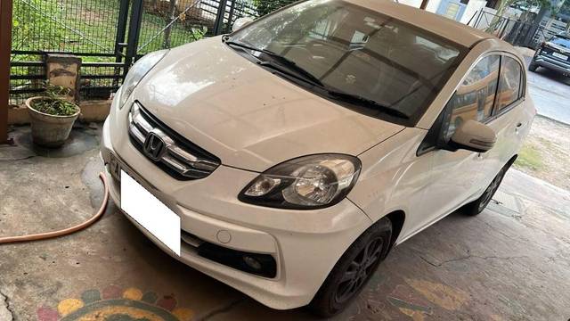 https://images10.gaadi.com/usedcar_image/4178064/original/processed_fd5c2219-6cc8-43dd-a907-444183944d61.jpeg?imwidth=6401