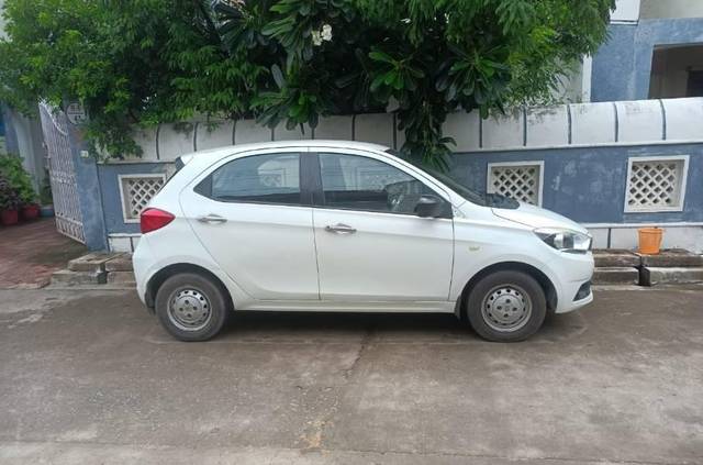 https://images10.gaadi.com/usedcar_image/4178094/original/processed_7117c03a-c71f-4b02-90c4-400f3d92c9c6.jpeg?imwidth=6400