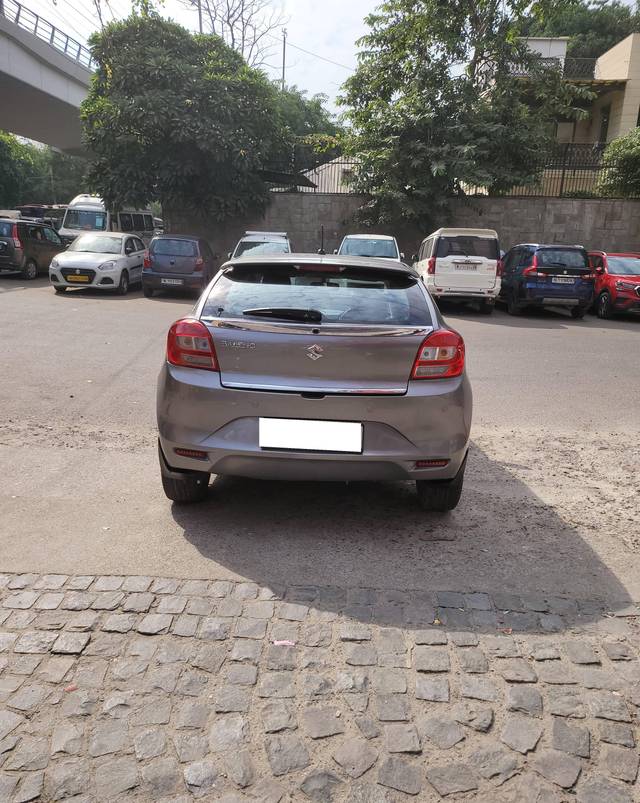 https://images10.gaadi.com/usedcar_image/4178107/original/processed_d8adb1c18f52f20b09b59a8b63e3fadb.jpg?imwidth=6401