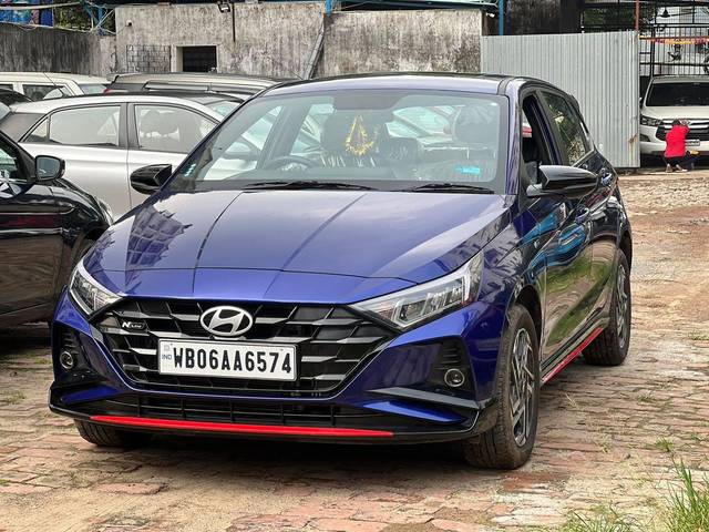 https://images10.gaadi.com/usedcar_image/4178116/original/processed_7c0d0099fb53e8b314a309f93342ff00.jpg?imwidth=6402