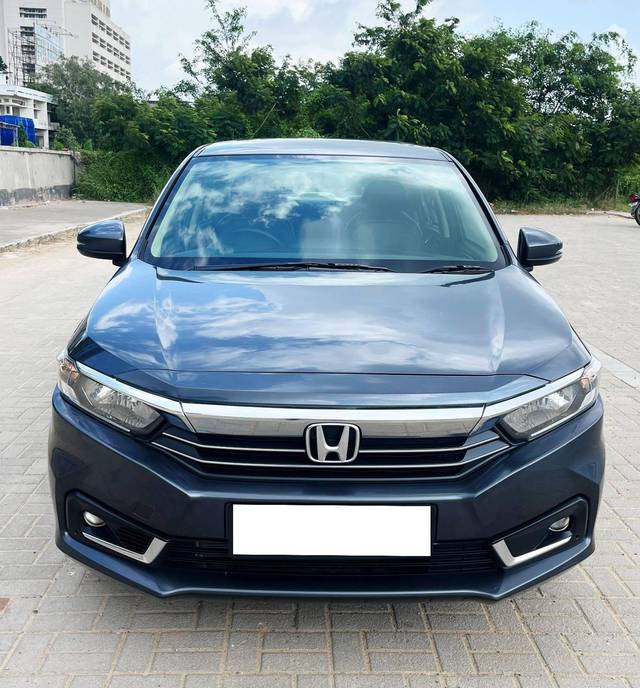 https://images10.gaadi.com/usedcar_image/4178123/original/processed_ae6fbfe35cfebc8c9c754032abf4bce3.jpg?imwidth=6402