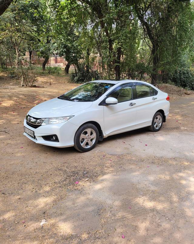 https://images10.gaadi.com/usedcar_image/4178132/original/processed_73bb0481863933d620433845e5d2b8fb.jpg?imwidth=6402