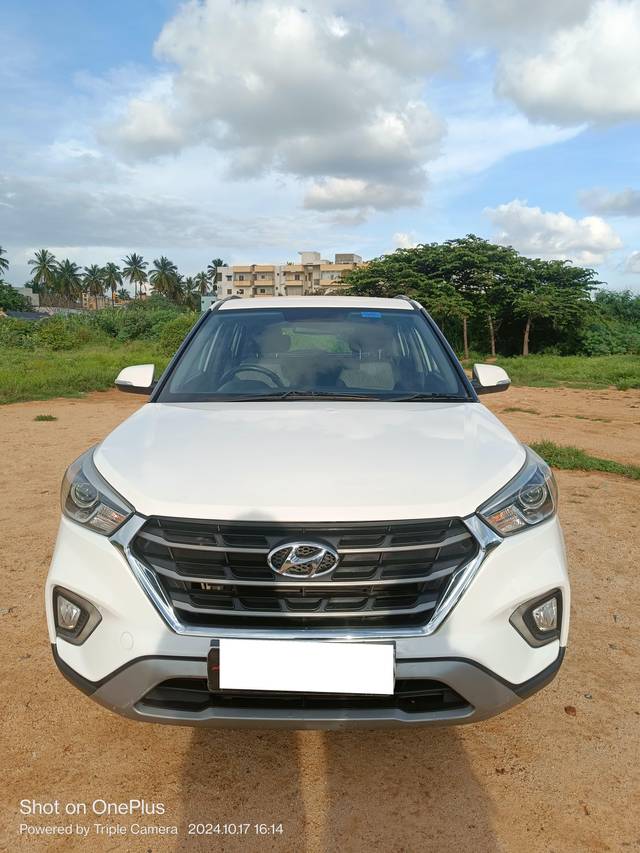 https://images10.gaadi.com/usedcar_image/4178148/original/processed_227181030b3ad5b599ccb0f119c81169.jpg?imwidth=6400