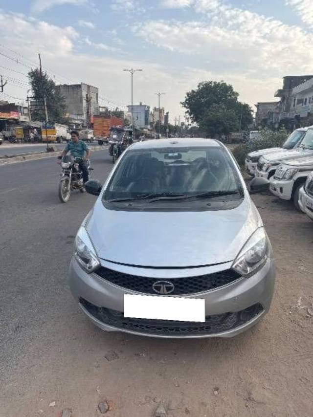 https://images10.gaadi.com/usedcar_image/4178160/original/processed_007f7850-3748-48ef-8246-ce5a3350acec.jpg?imwidth=6402