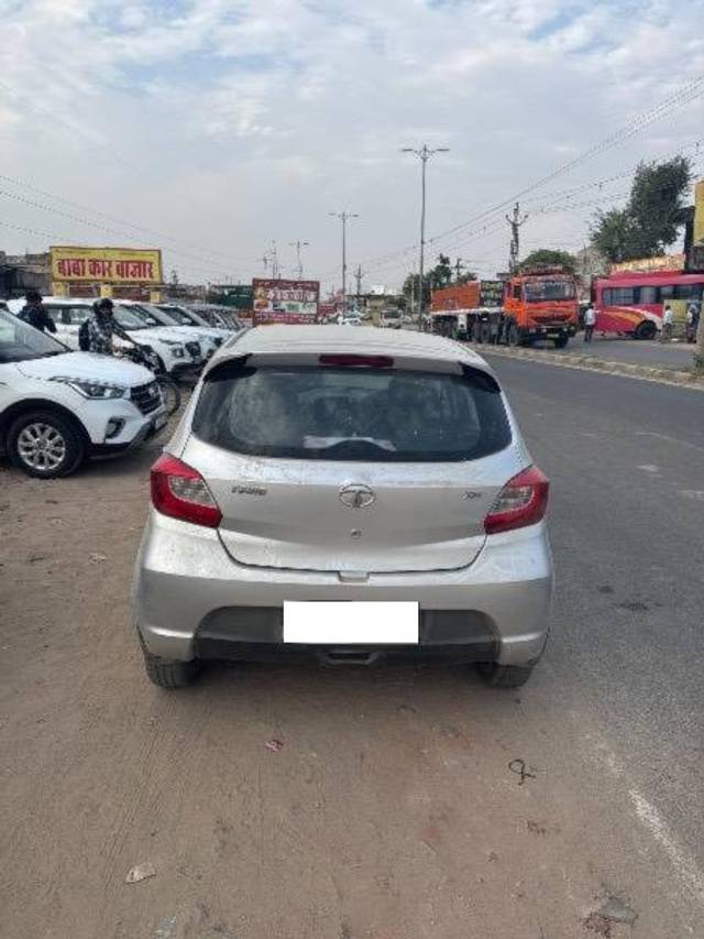 https://images10.gaadi.com/usedcar_image/4178160/original/processed_7b64f756-cd81-4f30-a65e-60e558c1ed4b.jpg?imwidth=6401