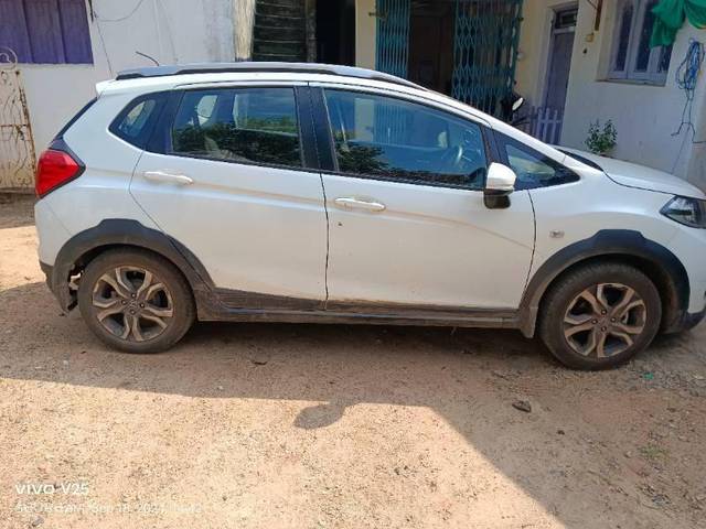 https://images10.gaadi.com/usedcar_image/4178185/original/processed_91e43ab2-86c1-49ad-a449-d9810ec106cf.jpg?imwidth=6401