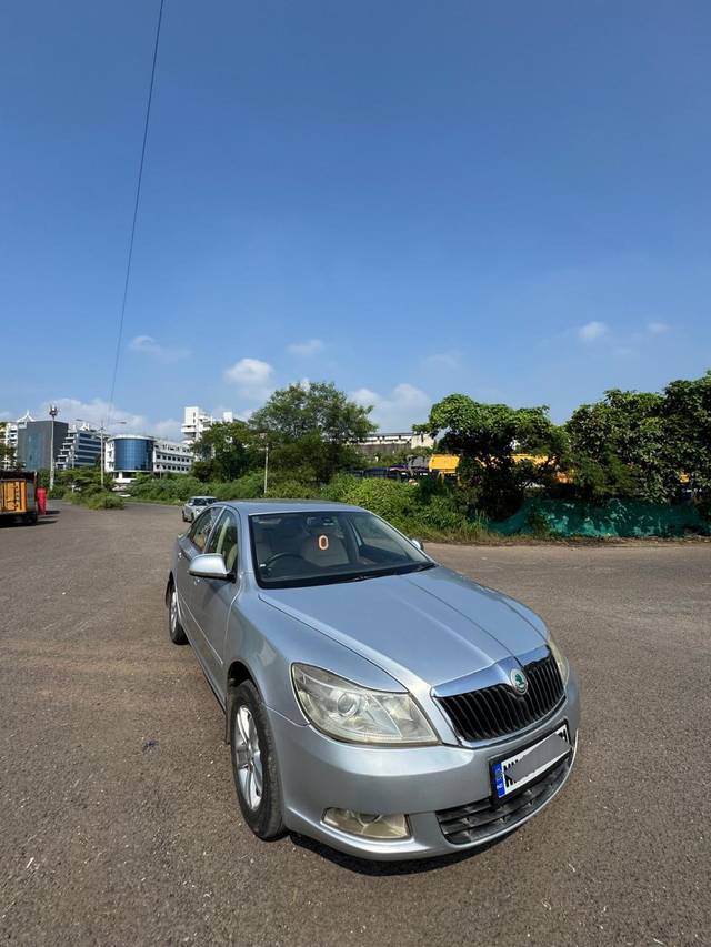 https://images10.gaadi.com/usedcar_image/4178252/original/processed_ecbd8939970b9f9bac032450b0f8b9a7.jpg?imwidth=6400