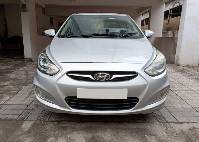 https://images10.gaadi.com/usedcar_image/4178261/original/processed_dd8a354722327311ef4d5e52253a27d3.jpg?imwidth=6402