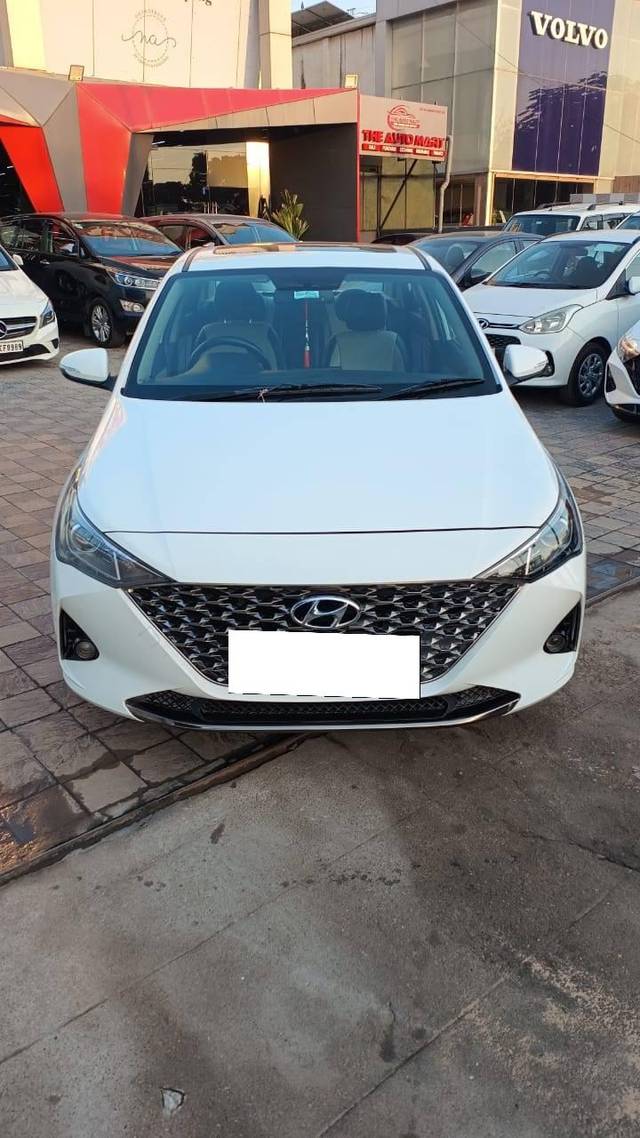 https://images10.gaadi.com/usedcar_image/4178300/original/processed_348d0e9c5951fe954b4327cbaef60d0f.jpg?imwidth=6402