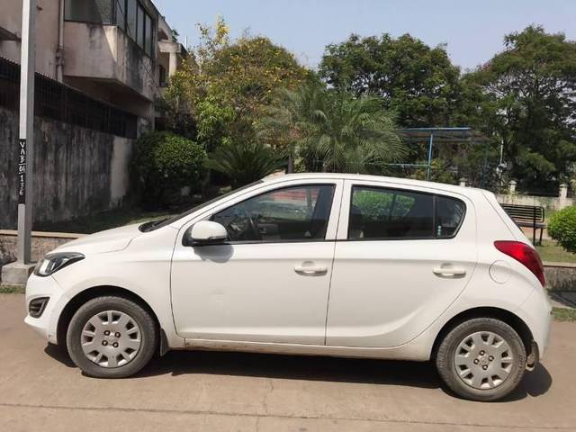 https://images10.gaadi.com/usedcar_image/4178431/original/processed_05ea8eb8-840b-4f78-b0f3-dd04aefd2b80.jpg?imwidth=6402