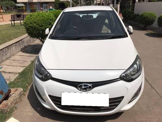 https://images10.gaadi.com/usedcar_image/4178431/original/processed_072ac702-c157-4bff-9e9e-21dde9dc4ea6.jpg?imwidth=6400