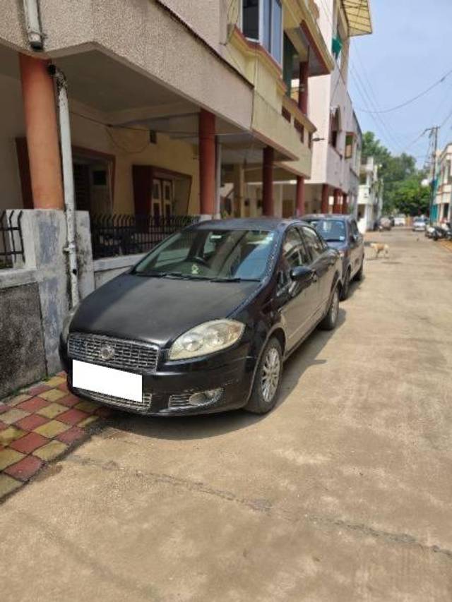 https://images10.gaadi.com/usedcar_image/4178433/original/processed_f7193c75-a369-42e0-b4d4-60733899c84d.jpg?imwidth=6400