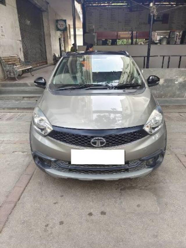 https://images10.gaadi.com/usedcar_image/4178509/original/processed_863f69d6-dc73-49b9-9c51-574284697dc0.jpg?imwidth=6400