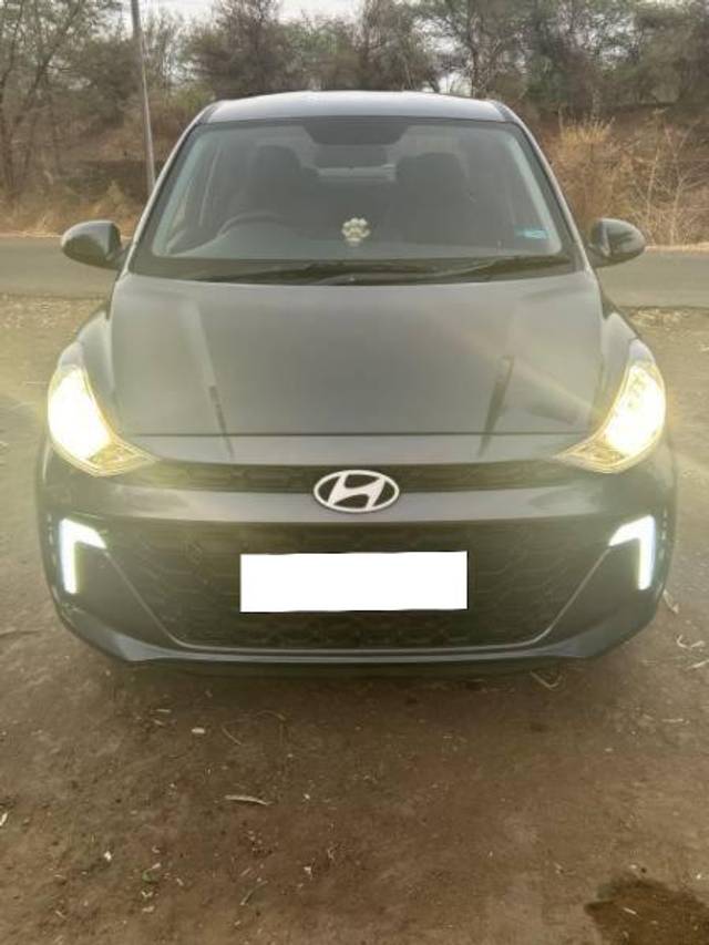 https://images10.gaadi.com/usedcar_image/4178513/original/processed_8f071eac-1ff4-4e58-bb80-4a67f129997f.jpg?imwidth=6400