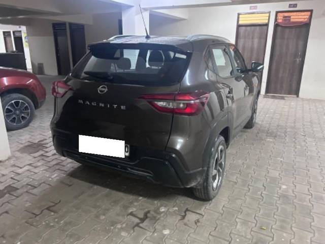 https://images10.gaadi.com/usedcar_image/4178516/original/processed_98ad2aeb-5bda-4fdc-b4ea-f859e30366ee.jpg?imwidth=6402