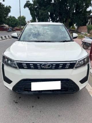 Mahindra XUV300 Mahindra XUV300 W6 BSVI