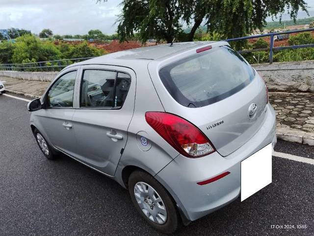 https://images10.gaadi.com/usedcar_image/4178699/original/processed_6fb15acd-b440-49a1-ab7d-5465f2814852.jpg?imwidth=6401