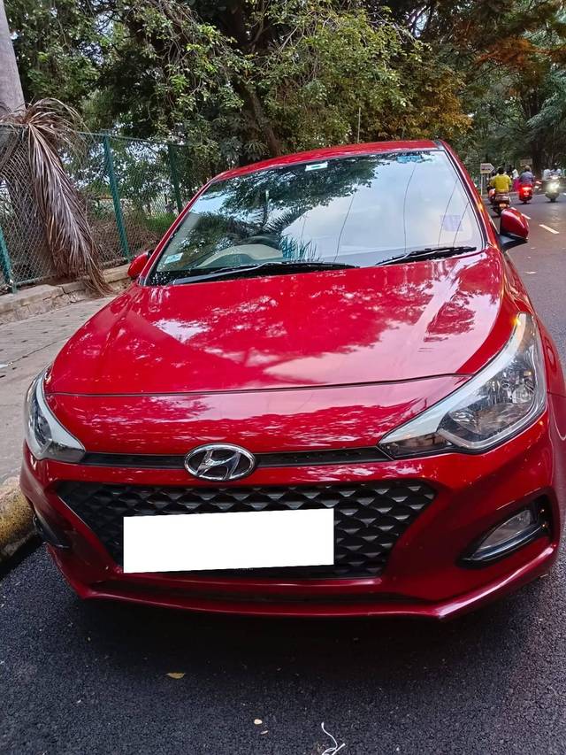 https://images10.gaadi.com/usedcar_image/4178976/original/processed_79f89e38-9a09-4e76-b7ce-0ee639560075.jpg?imwidth=6401