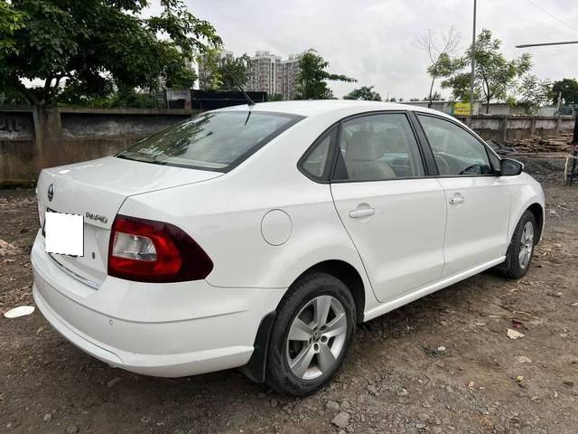 https://images10.gaadi.com/usedcar_image/4178996/original/processed_3d2fc360-f67f-488d-8b60-3128ef79e3ed.jpg?imwidth=6401