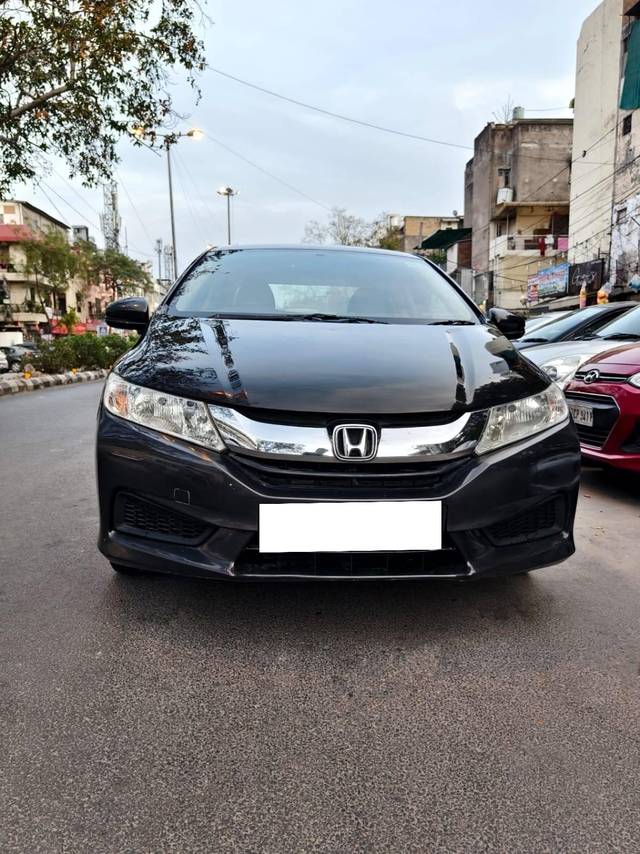 https://images10.gaadi.com/usedcar_image/4179016/original/processed_f055b56b9949e6b5296317ce82b0780d.jpg?imwidth=6401