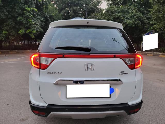 https://images10.gaadi.com/usedcar_image/4179128/original/processed_440f9c8ddce498c488514dae82395da7.jpg?imwidth=6402