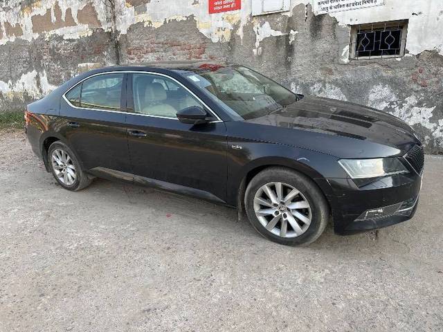 https://images10.gaadi.com/usedcar_image/4179217/original/0d13c983aeed5b2e4623f3053ba920a2.jpg?imwidth=6402