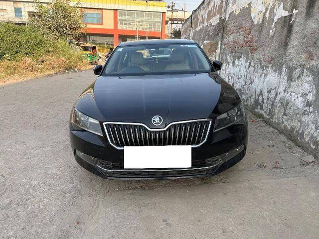 https://images10.gaadi.com/usedcar_image/4179217/original/78635f853d6a4f30e1cb02fd10464589.jpg?imwidth=6401